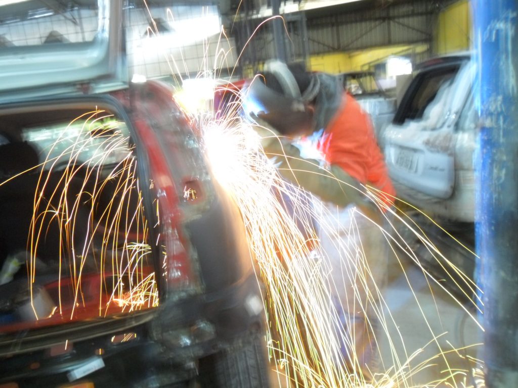Funilaria em Curitiba | Lataria e Pintura | Garrett Reparo de Automóveis